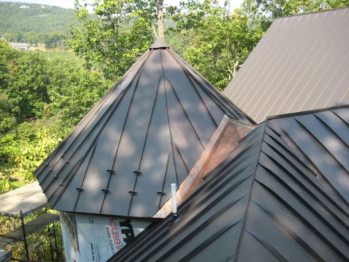 Professional Roof Tarp Installation by Craftsman Roofing in Cavin